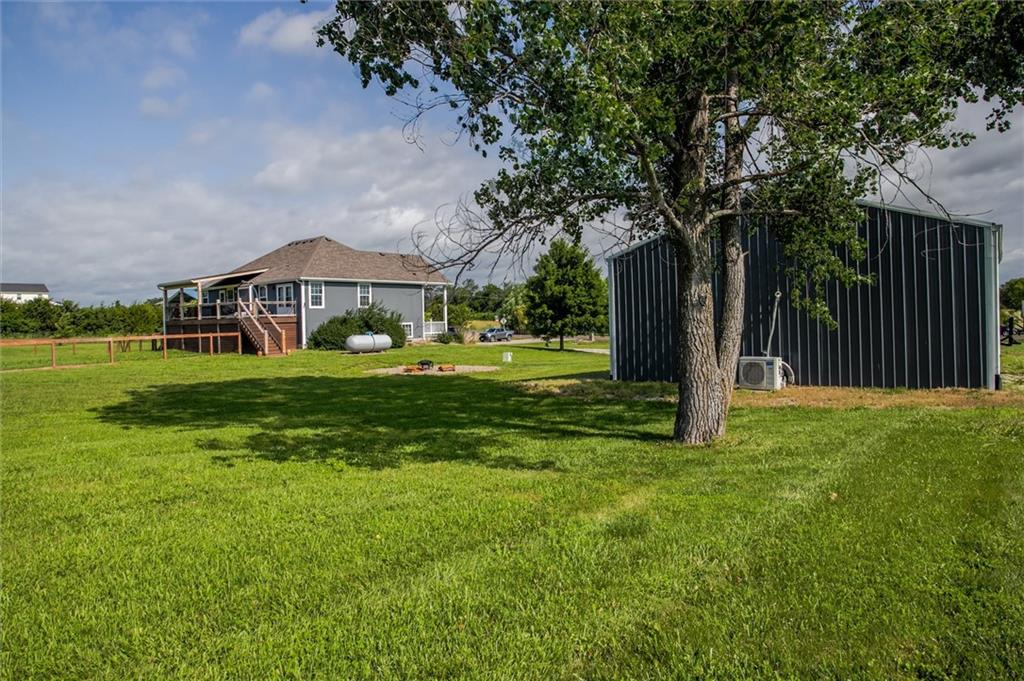 Photo 4 of 16963 Auburn Court