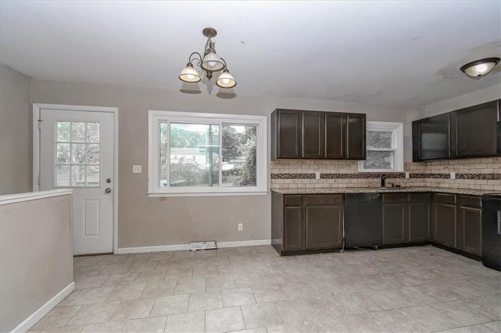 Photo 6 of 3035 ENGLEWOOD Terrace