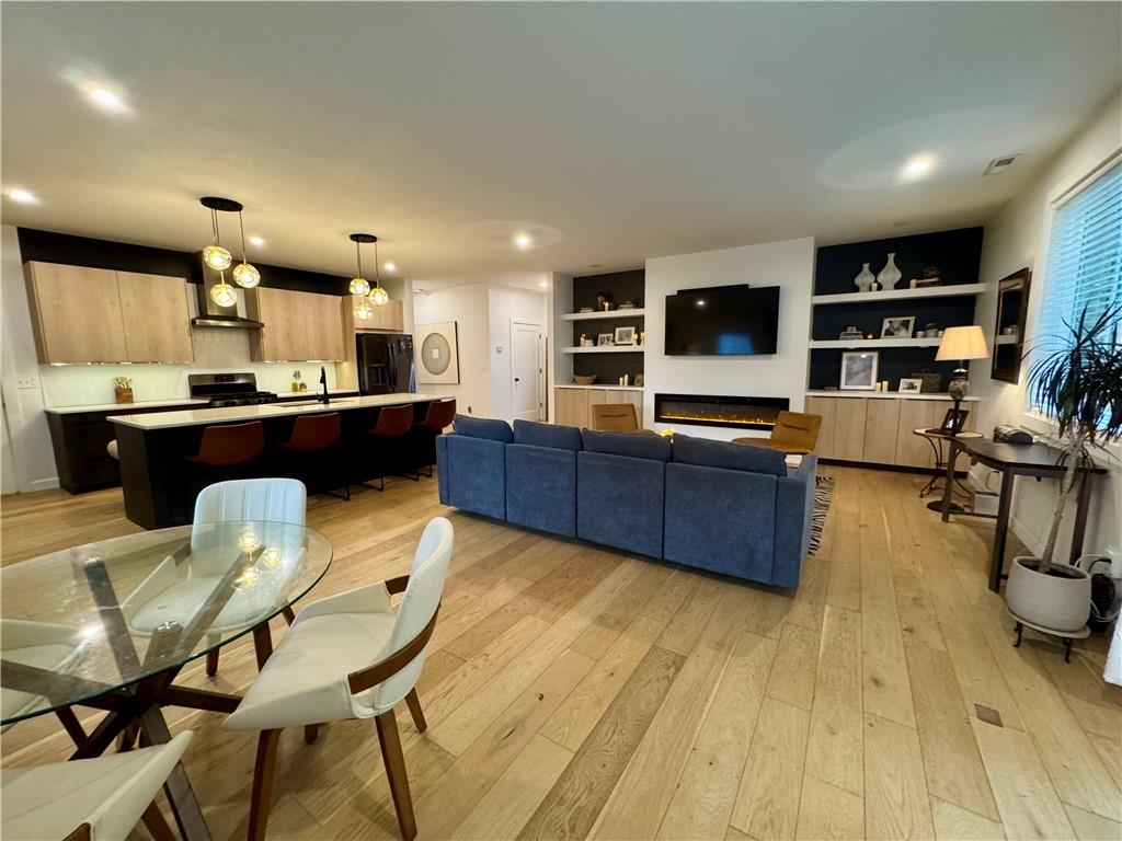 Photo 6 of 111 W 16th Terrace