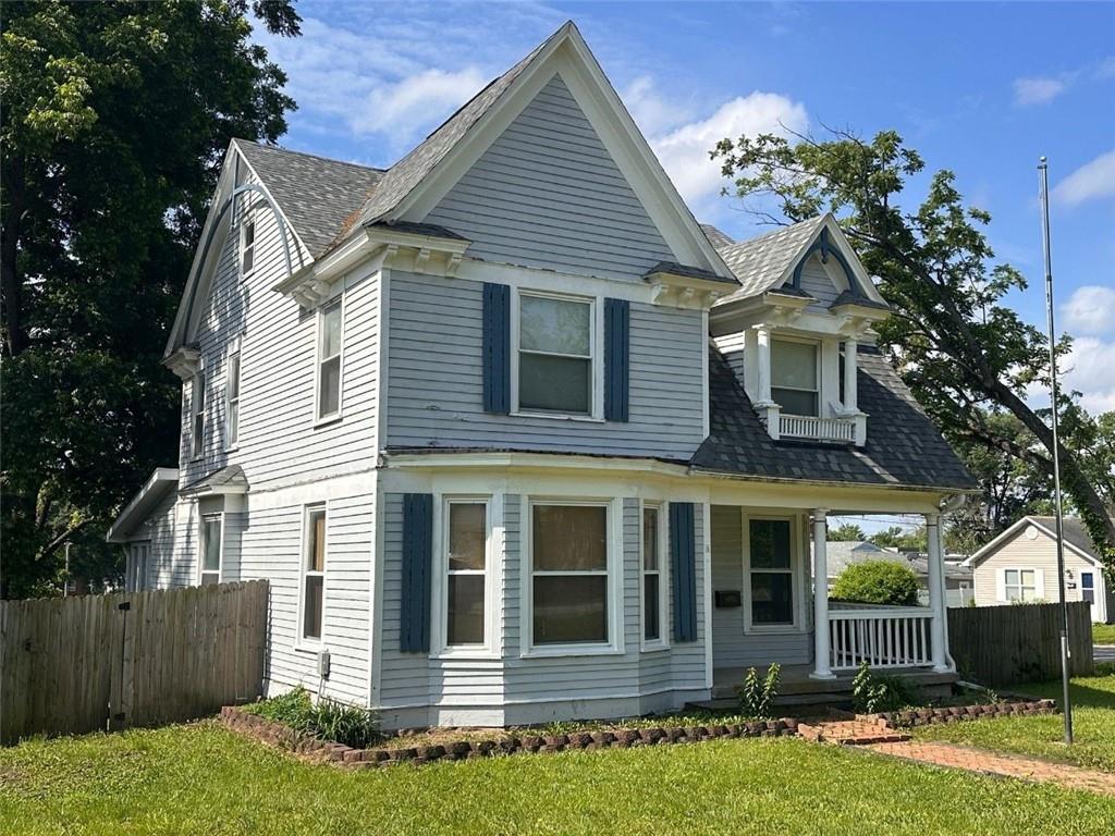 Photo 5 of 401 E Mcpherson Street