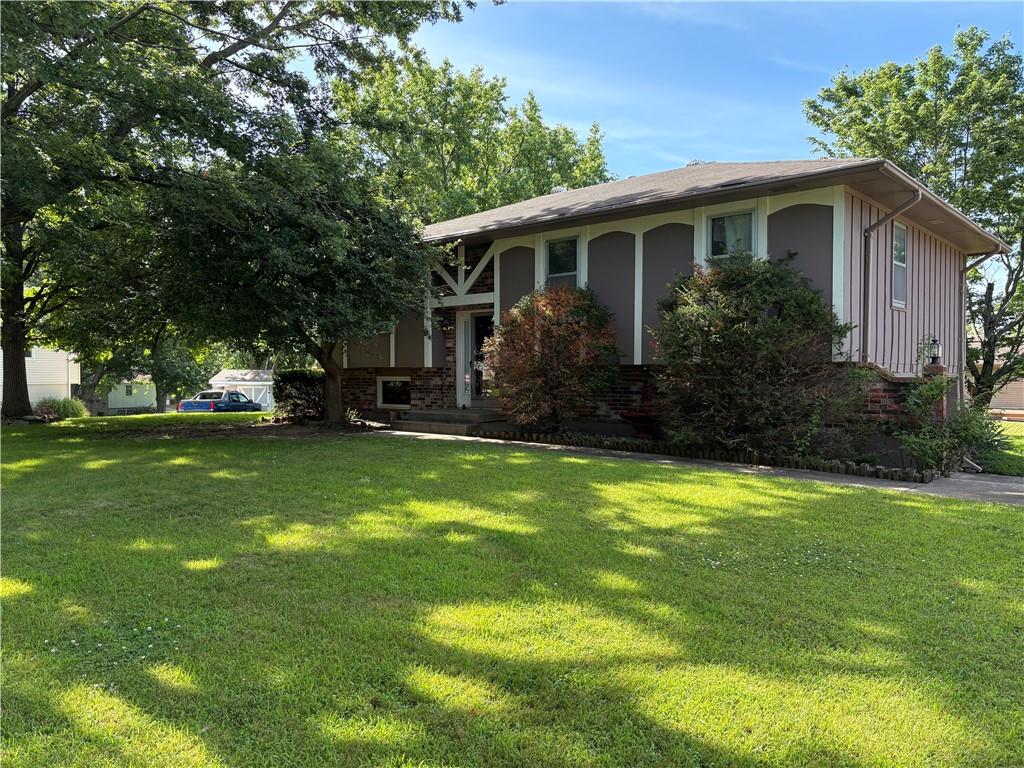 Photo 2 of 1404 NW Sandalwood Court
