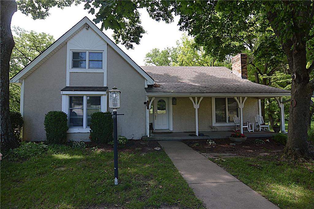 Photo 2 of 13905 Leavenworth Road