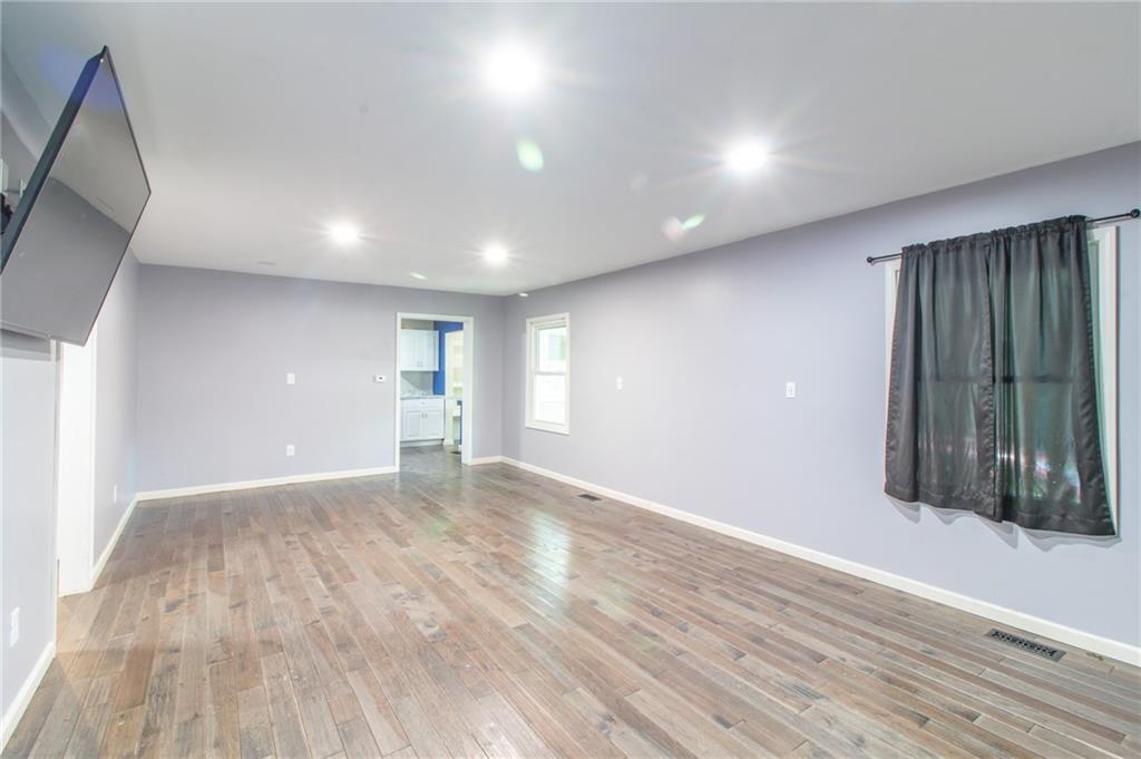 Photo 3 of 1007 S Independence Street