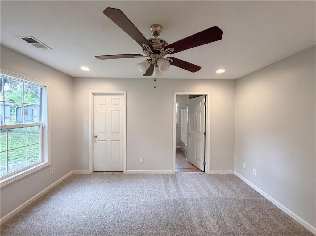 Photo 4 of 905 S Butler Terrace
