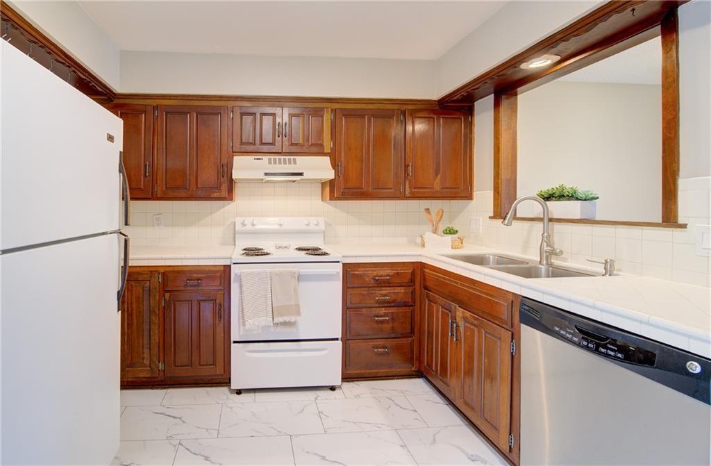 Photo 4 of 433 W 104th Street #C