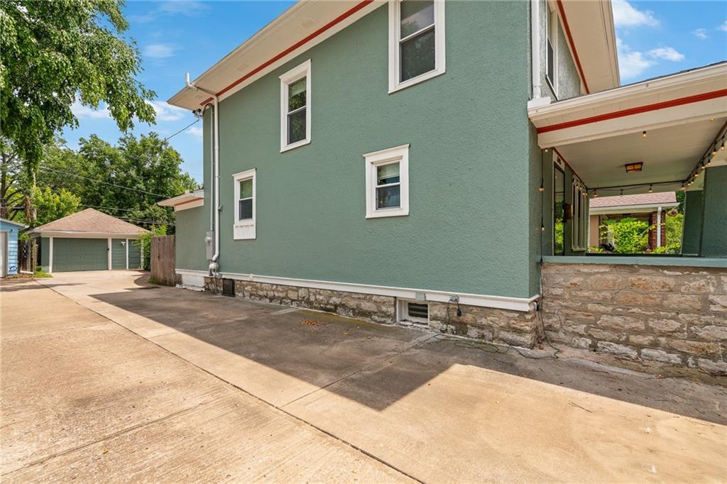 Photo 6 of 5915 Holmes Street
