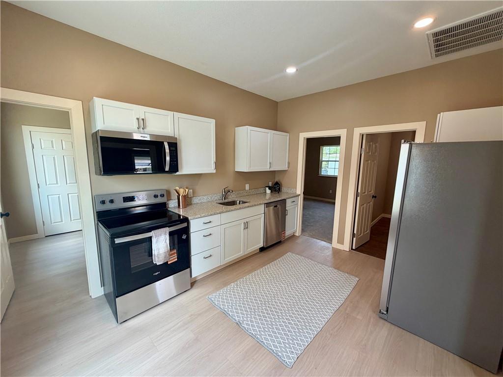 Photo 3 of 524 Parker Avenue