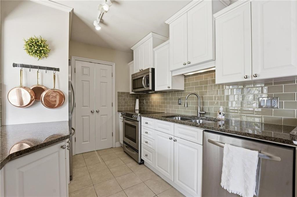Photo 6 of 310 W 49 Street S #304