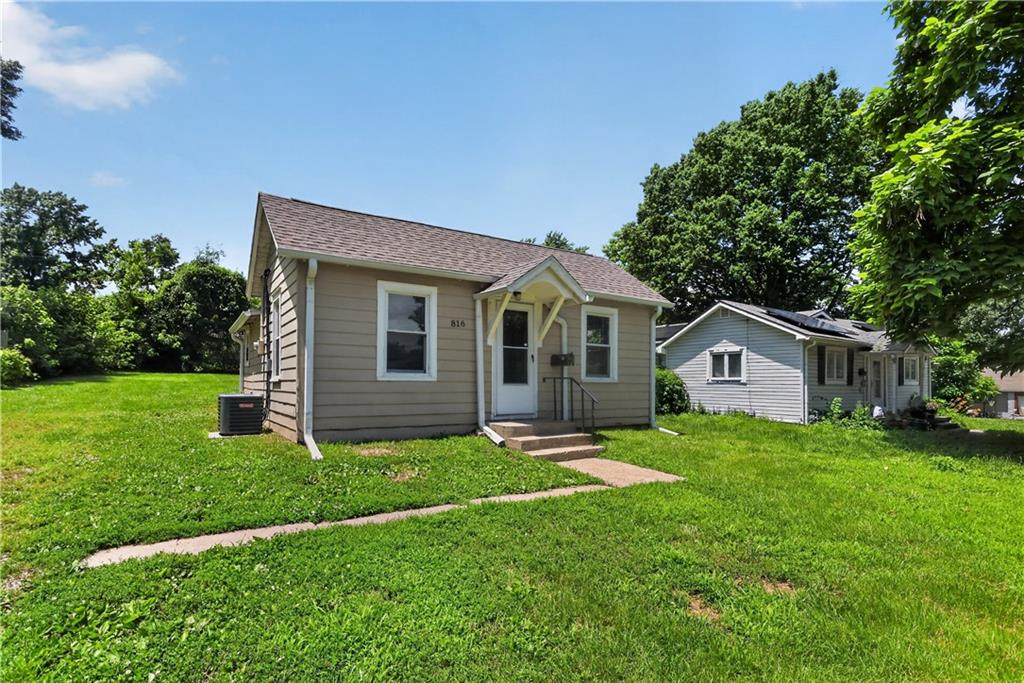 Photo 3 of 816 S Logan Avenue
