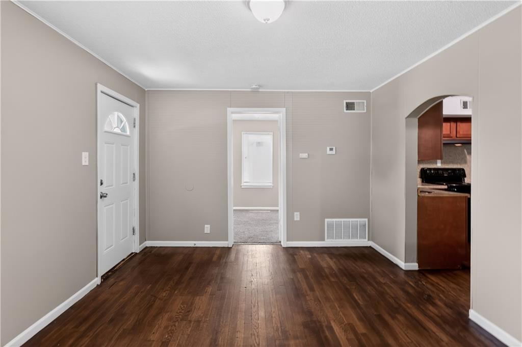 Photo 5 of 816 S Logan Avenue