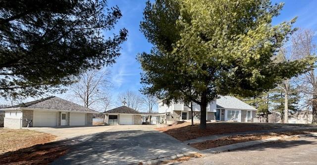 Photo of 802 E Concord Drive