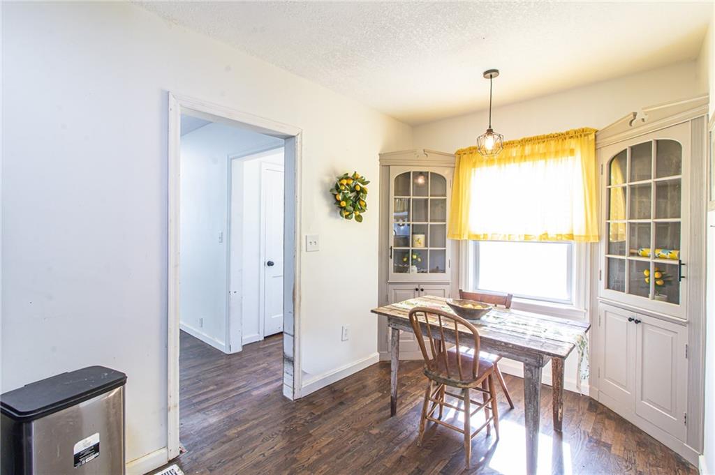 Photo 3 of 122 S Campbell Street