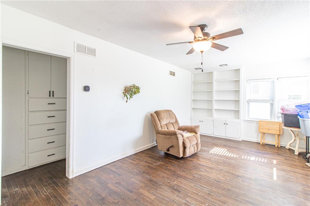 Photo 4 of 122 S Campbell Street