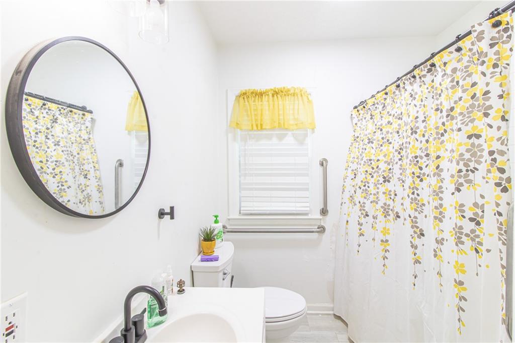 Photo 6 of 122 S Campbell Street