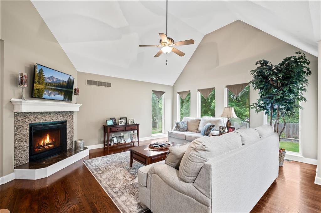 Photo 6 of 4212 NE Suwannee Drive