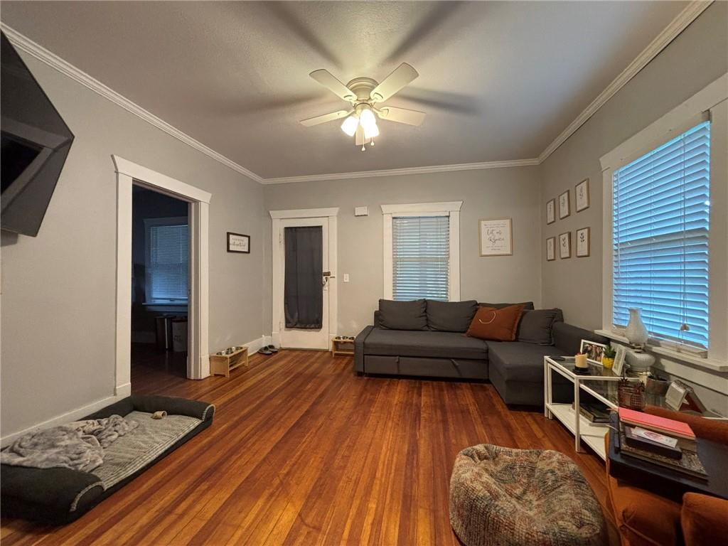 Photo 6 of 3329 Duncan Street