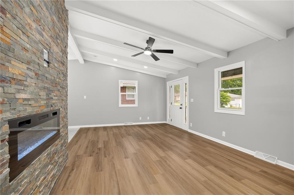 Photo 3 of 1905 Rosewood Terrace