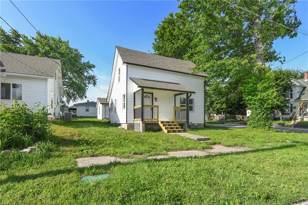 Photo 2 of 111 E Dryden Street