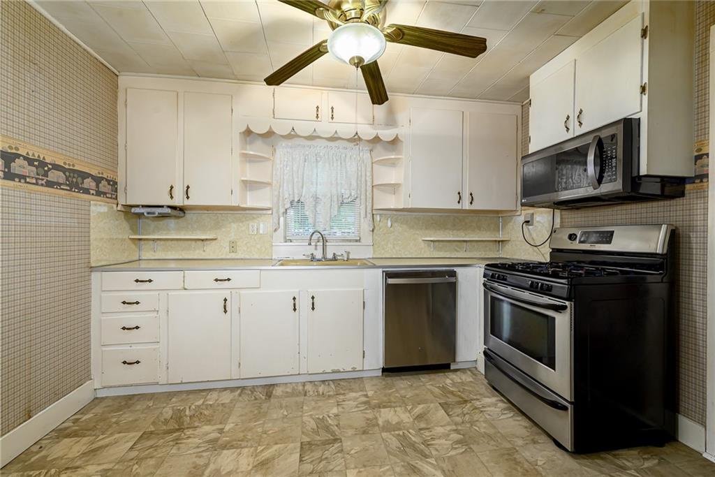 Photo 5 of 110 E 3rd Street