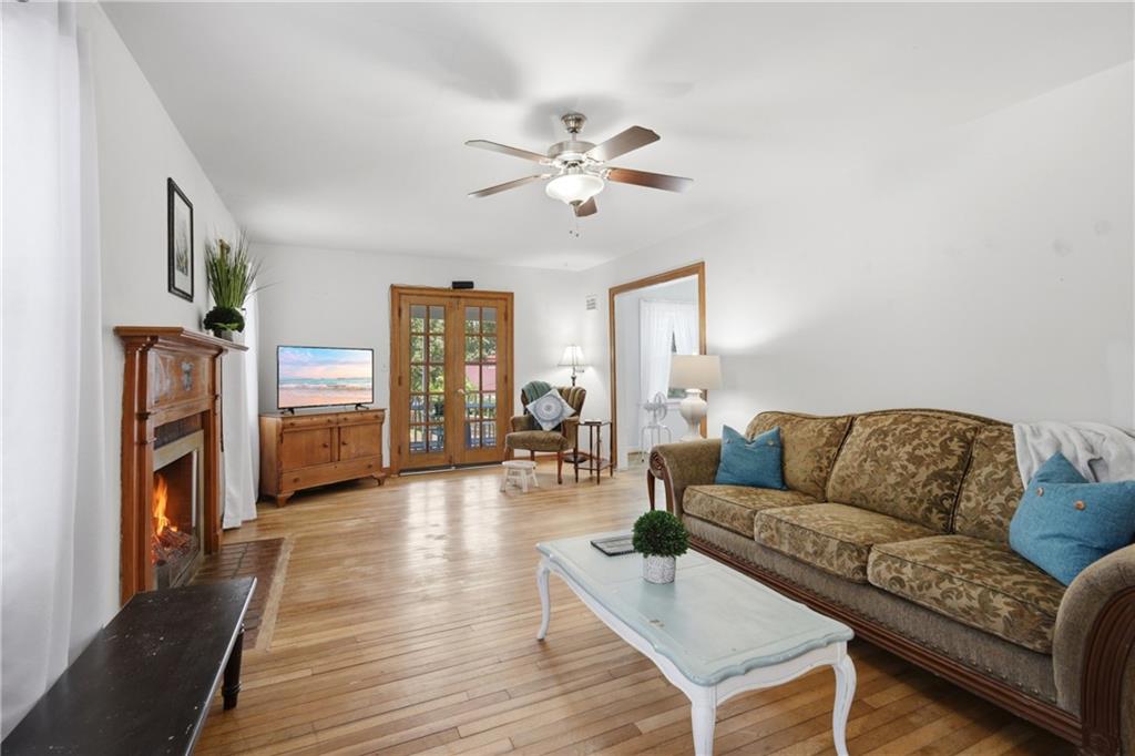 Photo 3 of 5341 N SPRUCE Avenue