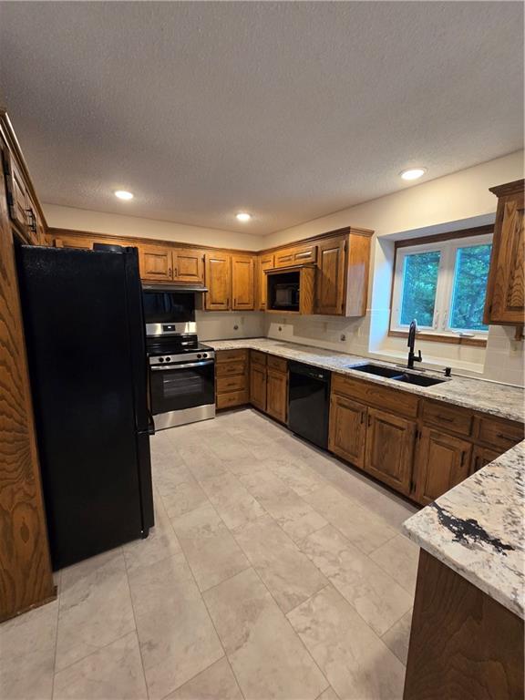 Photo 2 of 400 NW Tennyson Place