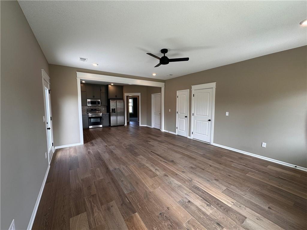 Photo 2 of 1102 S Oak Street