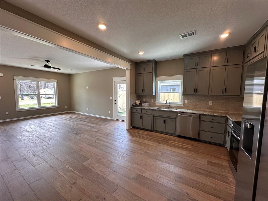 Photo 6 of 1102 S Oak Street
