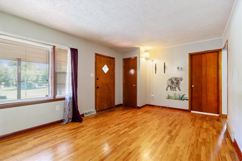 Photo 2 of 4905 Oakland Avenue