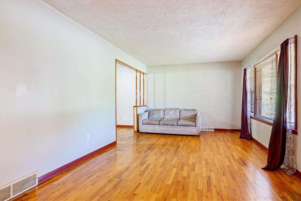 Photo 3 of 4905 Oakland Avenue