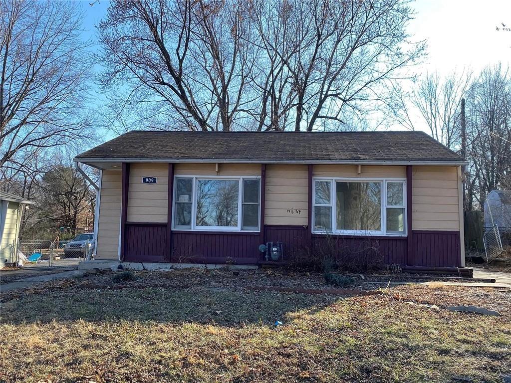 Photo 3 of 715 NE 44th Street