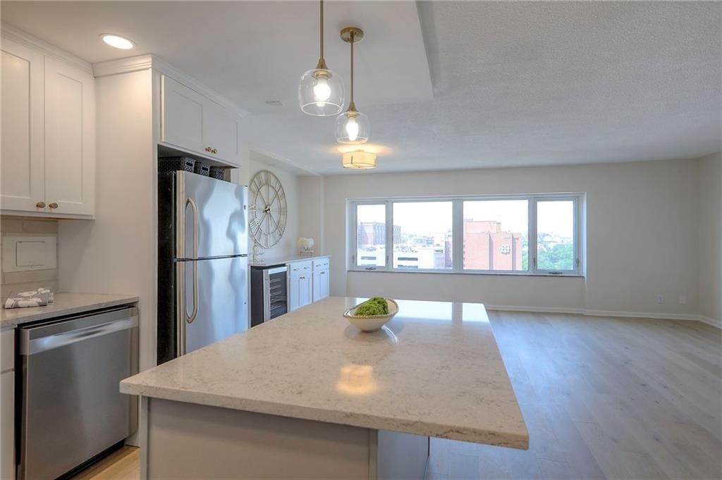 Photo 2 of 4545 Wornall Road #1009