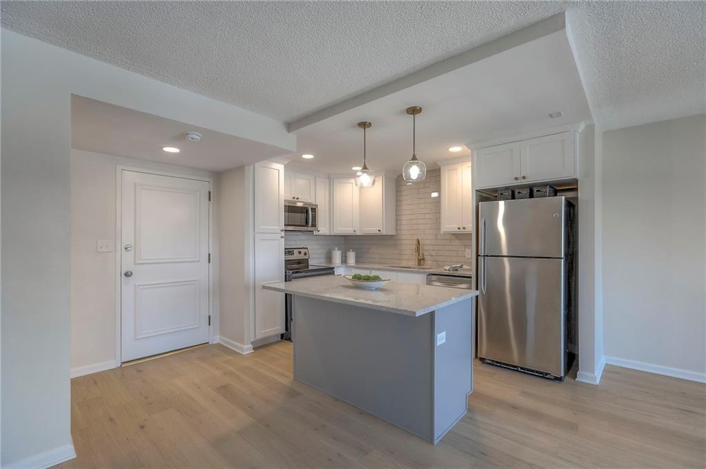 Photo 3 of 4545 Wornall Road #1009