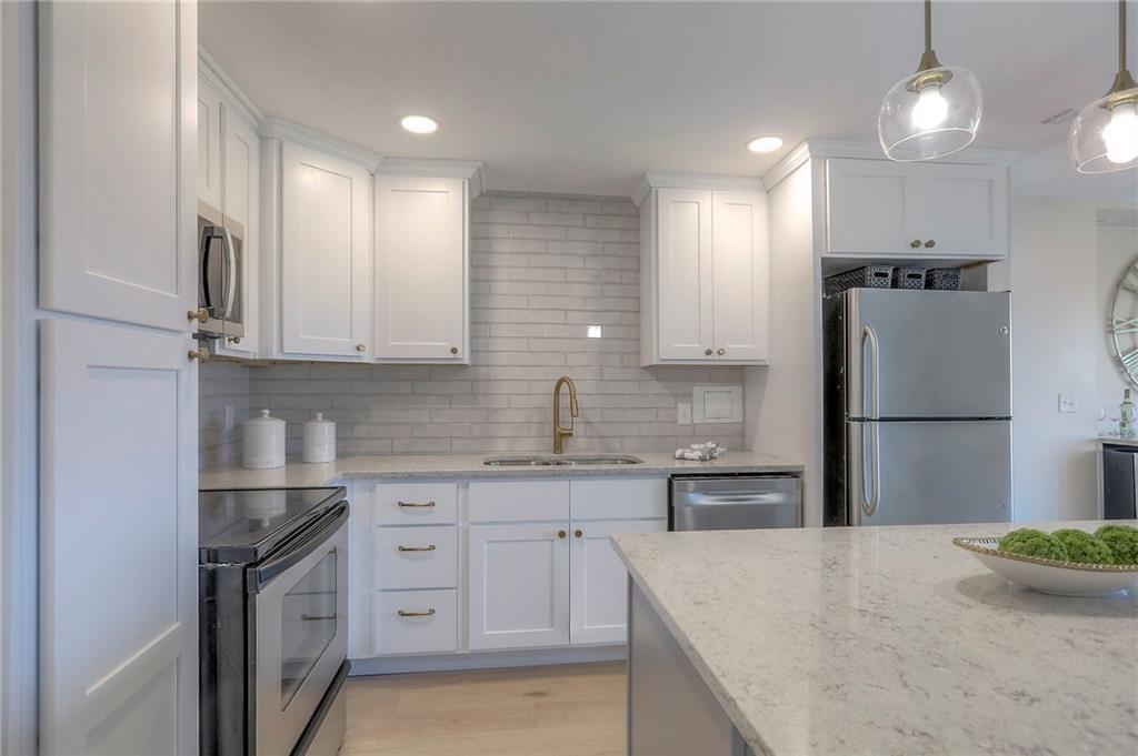 Photo 4 of 4545 Wornall Road #1009