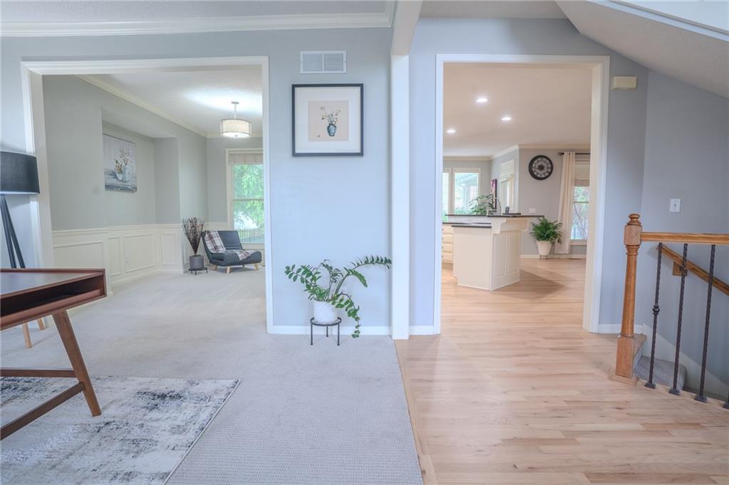 Photo 4 of 13918 Parkhill Street