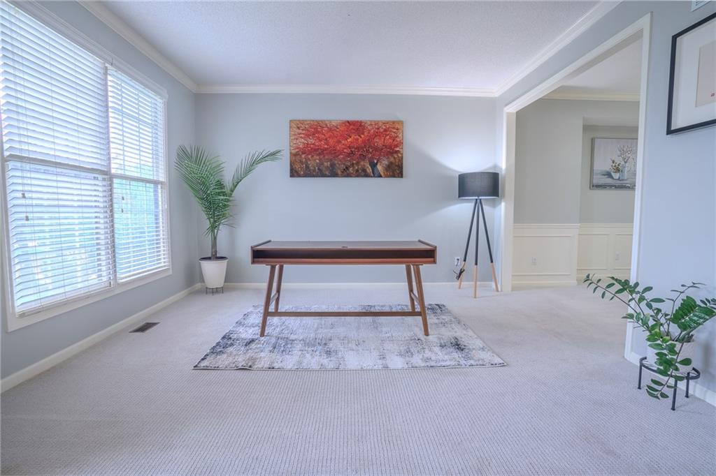 Photo 6 of 13918 Parkhill Street