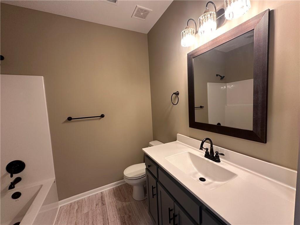 Photo 5 of 1104 S Oak Street