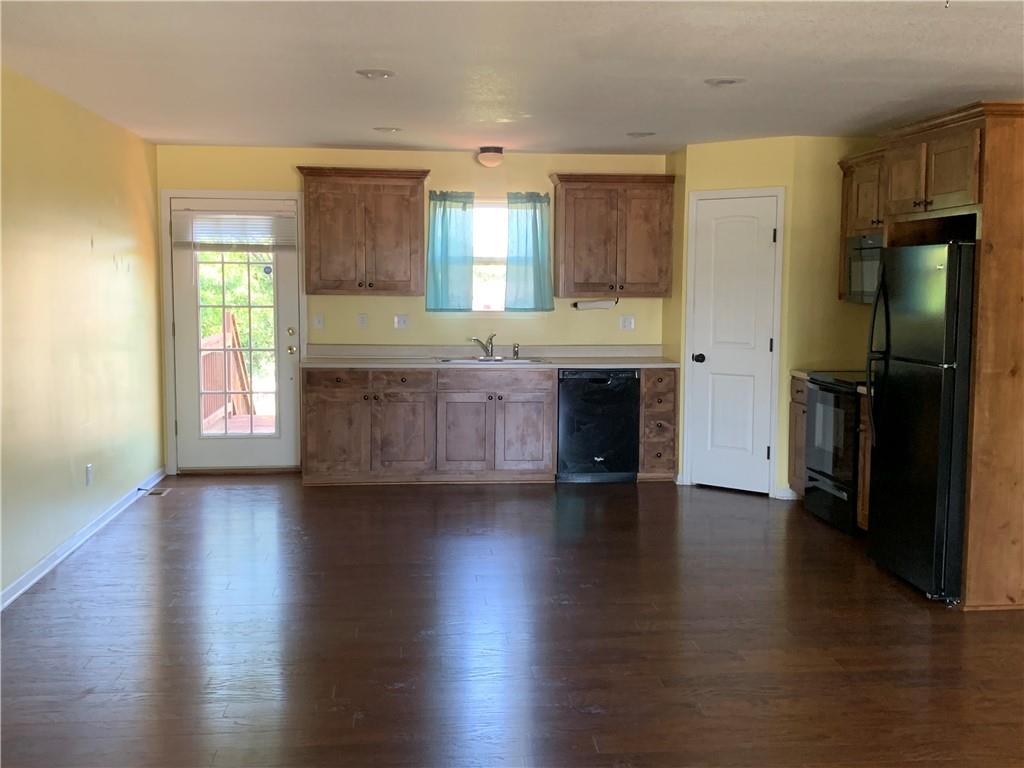 Photo 3 of 1311 Country Club Drive