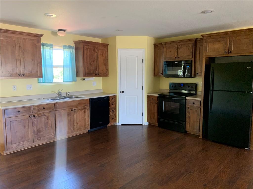 Photo 4 of 1311 Country Club Drive