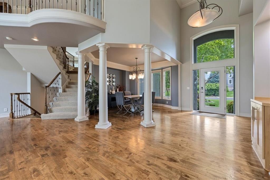 Photo 6 of 9920 Skyview Lane