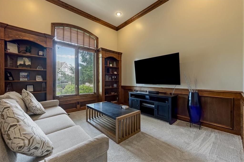 Photo 7 of 9920 Skyview Lane