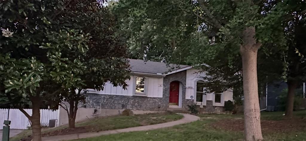 Photo of 5925 Haskins Street