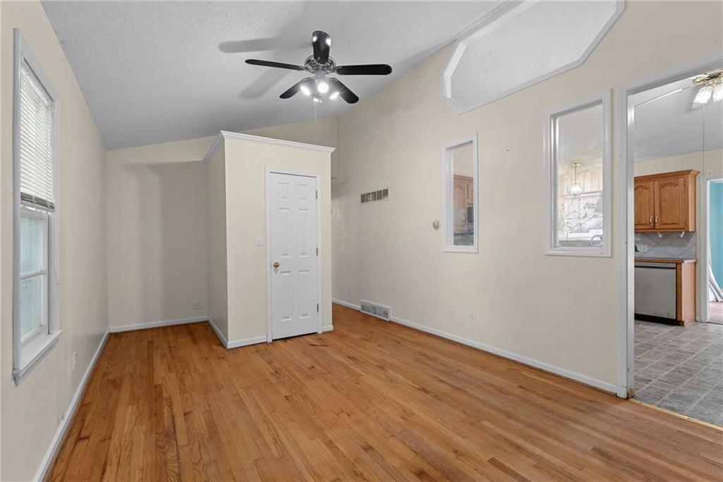 Photo 5 of 506 N Bynum Road