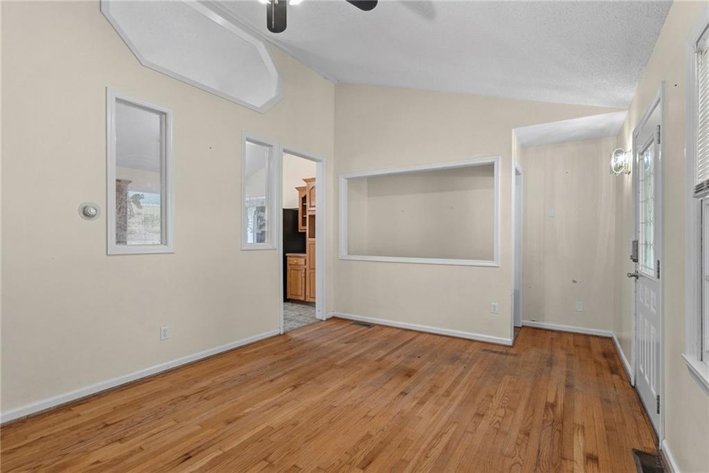 Photo 6 of 506 N Bynum Road
