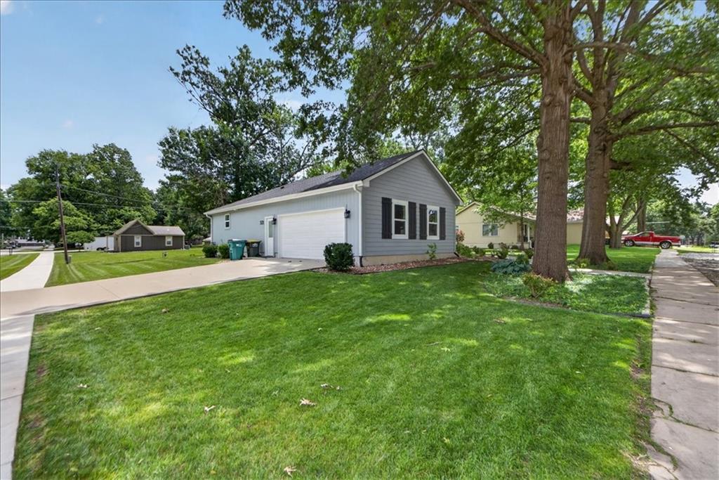 Photo 4 of 301 S Elm Street