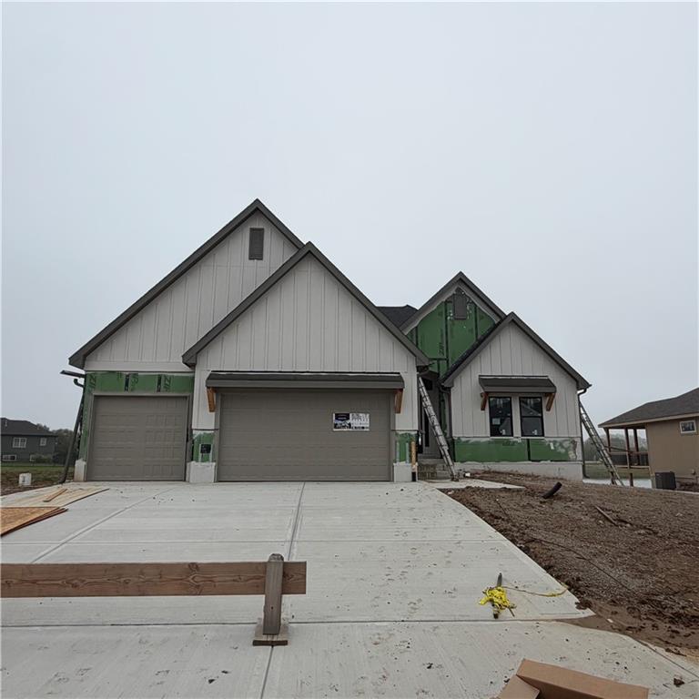 Photo 2 of 2335 Foxtail Drive