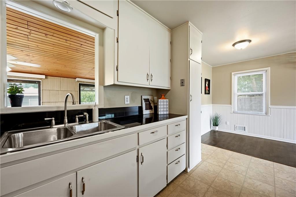 Photo 5 of 704 S Cedar Street