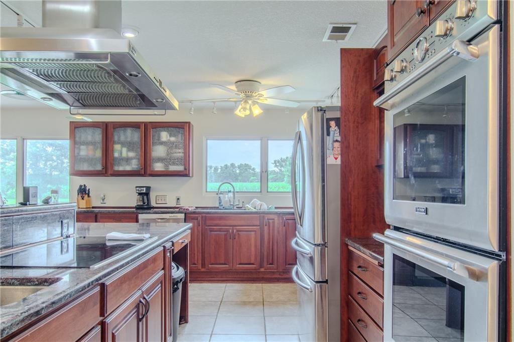 Photo 6 of 6301 E 285th Street