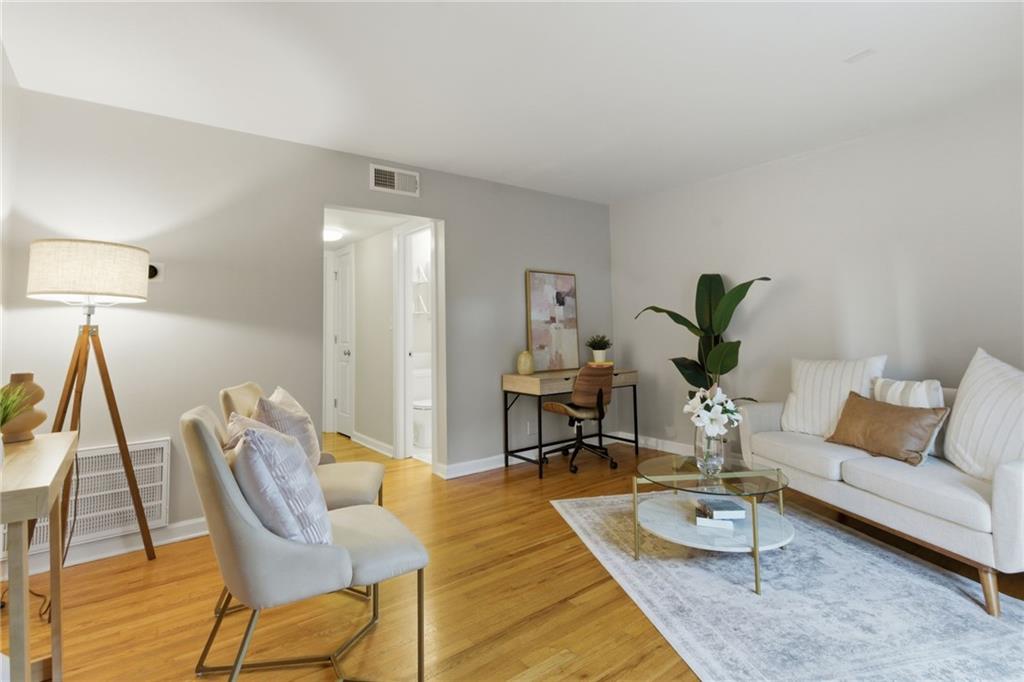Photo of 4540 Broadway Avenue #2N