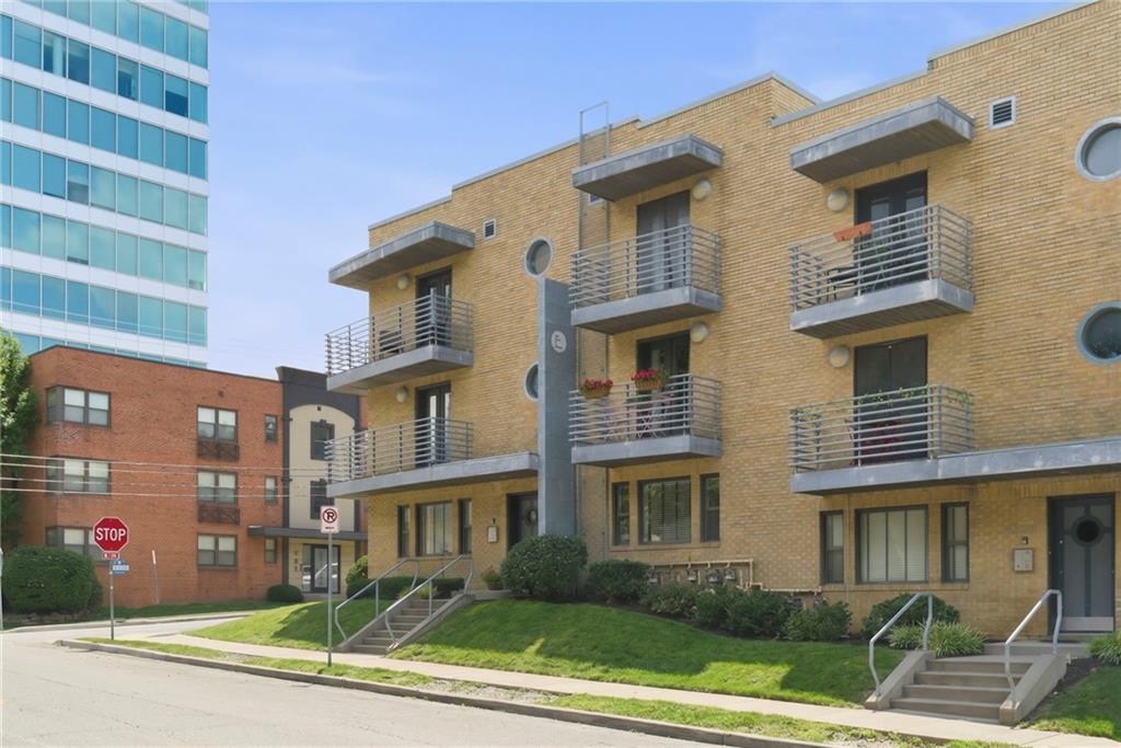 Photo 5 of 4540 Broadway Avenue #2N
