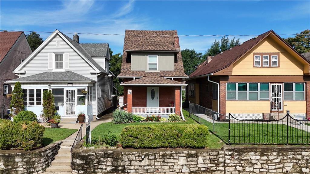 Photo 2 of 332 N Lawndale Avenue
